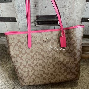 NWT Coach City Tote In Signature Canvas